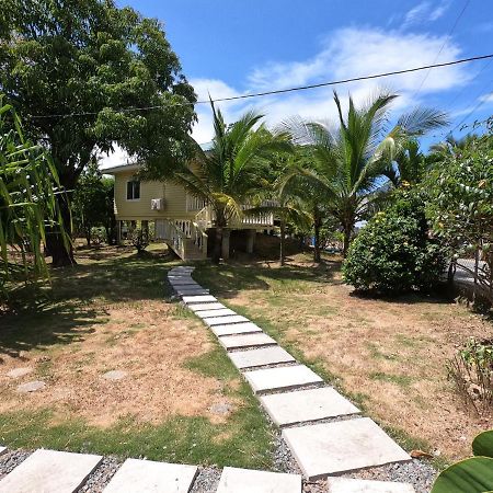 Single-Family Home With Gated Tropical Yard Вест-Энд Экстерьер фото